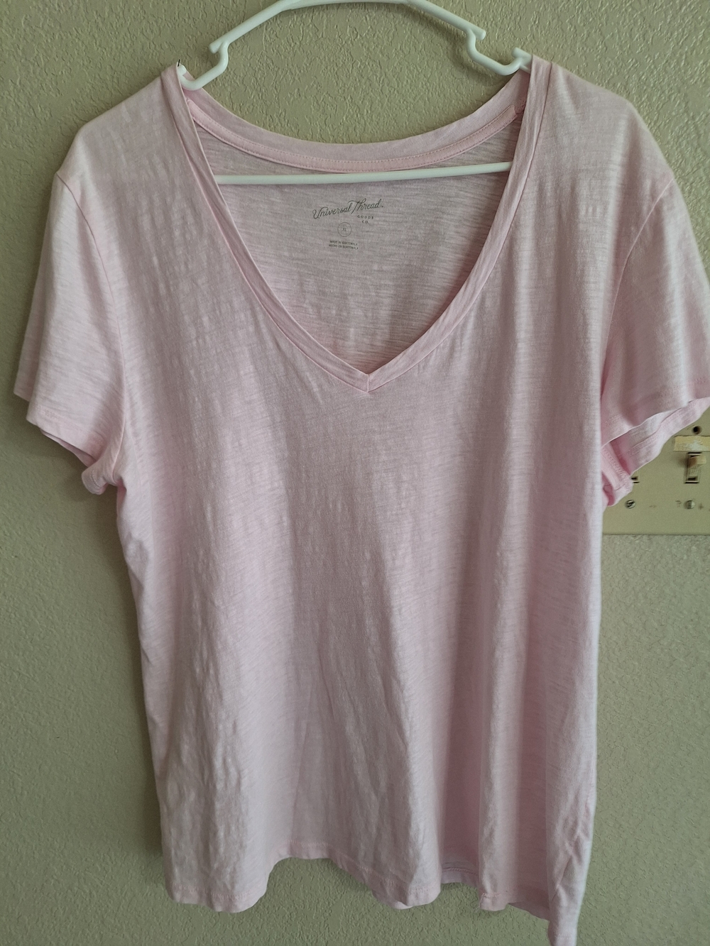 Vince Camuto Pink V-Neck Short Sleeve Women's Tee